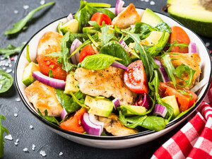 Это необычное сочетание сделает салат самым вкусным из тех, что вы пробовали. Рецепт к рождественскому столу