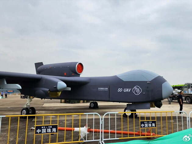 Китай впервые поднял в небо гигантский 