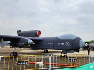 Китай уперше підняв у небо гігантський 