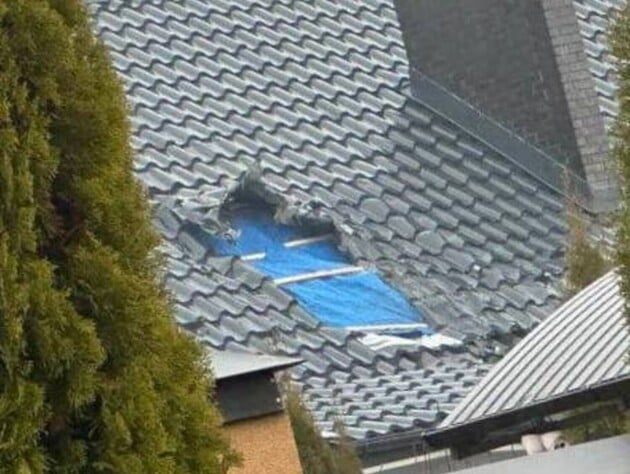 Дрон со взрывчаткой попал в дом предпринимателей под Львовом. Что известно