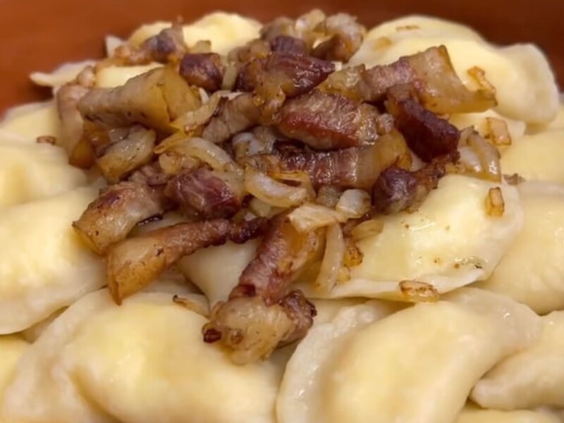 Вареники из такого теста получаются очень вкусными и никогда не развариваются. Один из лучших рецептов