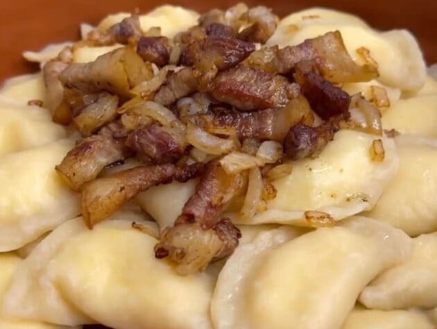 Вареники из такого теста получаются очень вкусные и никогда не развариваются. Один из лучших рецептов