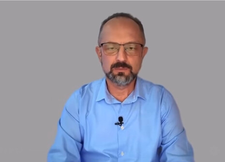 Это то, что толкает Трампа к активным действиям. У него нет других мотивов