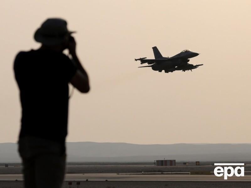 У Німеччині невідомі сліпили лазером пілотів F-16, які йшли на приземлення