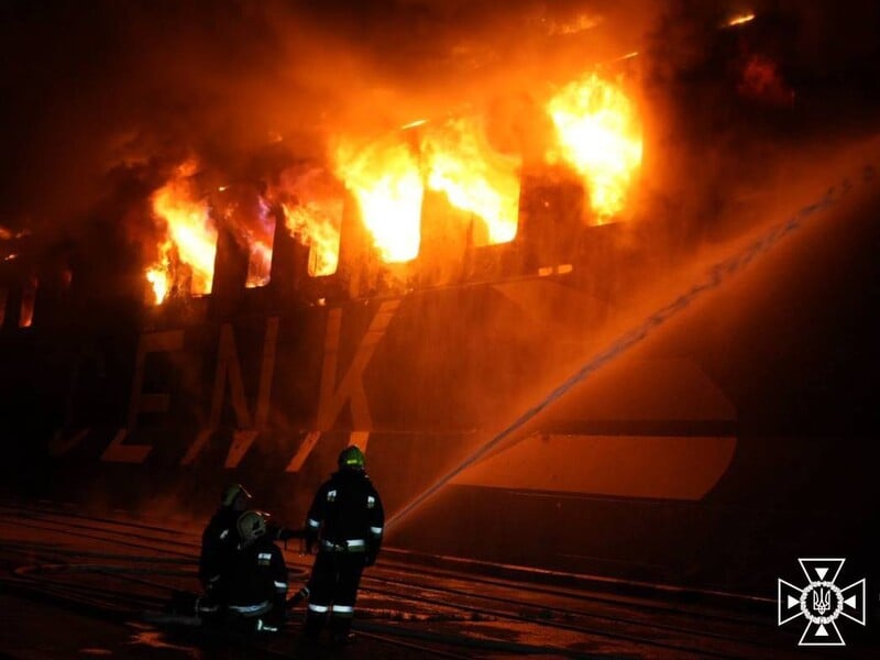 Росіяни атакували два порти в Одеській області, є поранений, пошкоджено техніку – Кулеба