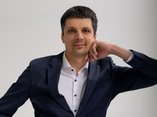 Курс евро к доллару США вырос под влиянием трех решений, которые совпали во времени