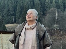 Господин президент, яйца у вас таки есть. А есть ли у вас понимание, что с такой зарплатой скоро не станет нашей армии?