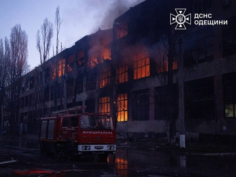 В Одессе после обстрела РФ нет воды, тепла и света. Фото последствий разрушительной атаки РФ