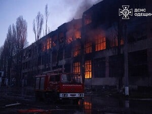 В Одесі після обстрілу РФ немає води, тепла і світла. Фото наслідків руйнівної атаки РФ