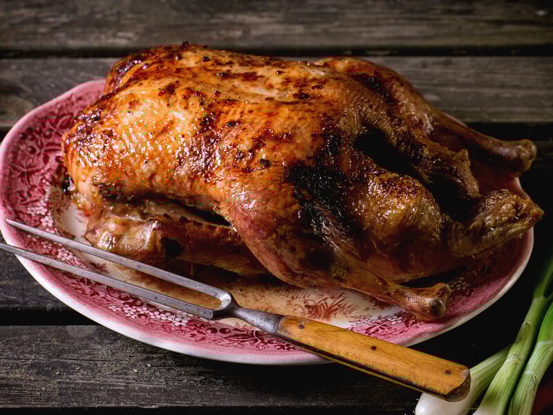 Без такої смачної запеченої гуски свята не будуть вдалими. Обов'язково збережіть цей рецепт