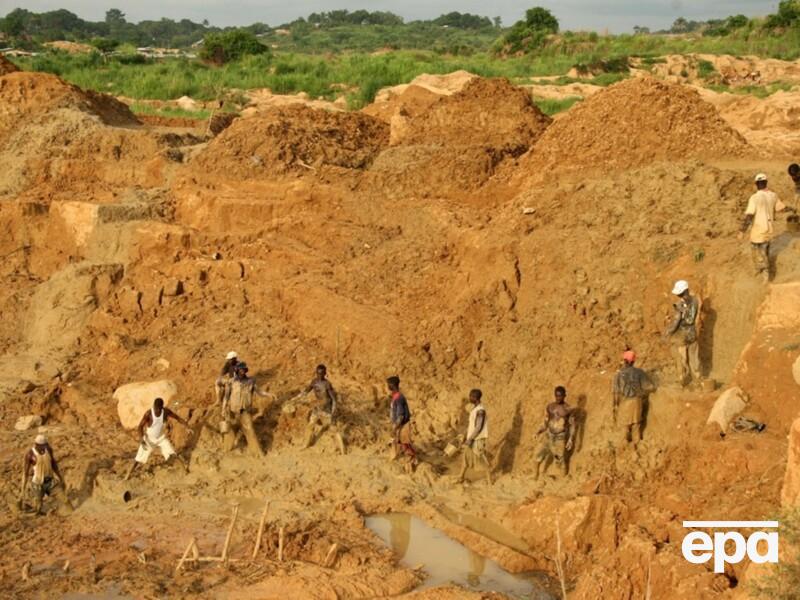 В Африці підлітки шукали золото й загинули в саморобній шахті, дитяча праця там – масштабна проблема