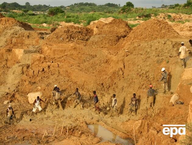 В Африке подростки искали золото и погибли в самодельной шахте, детский труд там – масштабная проблема