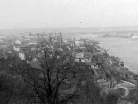 Киянка Хорошунова у щоденнику 1943 року: За стінкою сусідка милицями гуркотить. Кожен стук – наче вже гестапівці по мене йдуть