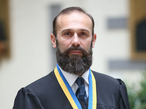 Судья Емельянов заявил, что суд признал незаконным решение Высшего совета правосудия о его отстранении
