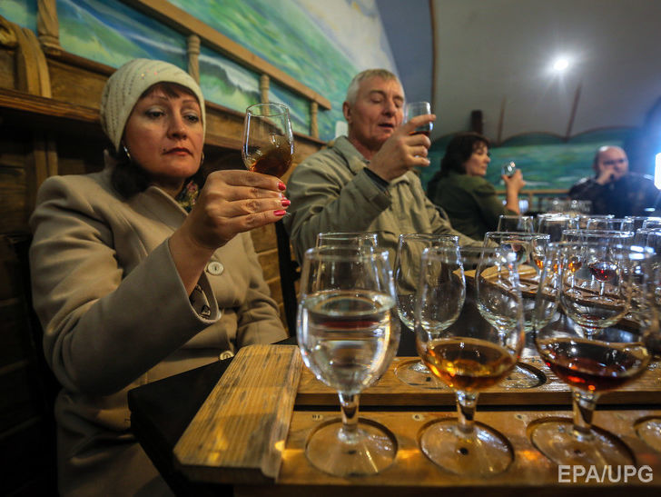 Росія збирається постачати кримські вина на окупований Донбас