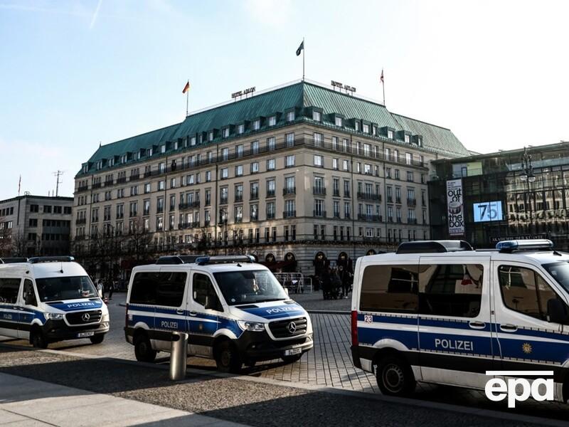Зеленский уже в Берлине. Там ввели самый высокий уровень обеспечения безопасности из-за риска терактов