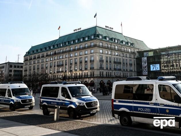 Зеленский уже в Берлине. Там ввели самый высокий уровень обеспечения безопасности из-за риска терактов