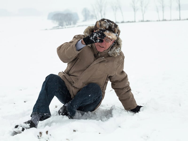 Чтобы не упасть на льду, обязательно воспользуйтесь этим советом. Проверенный лайфхак