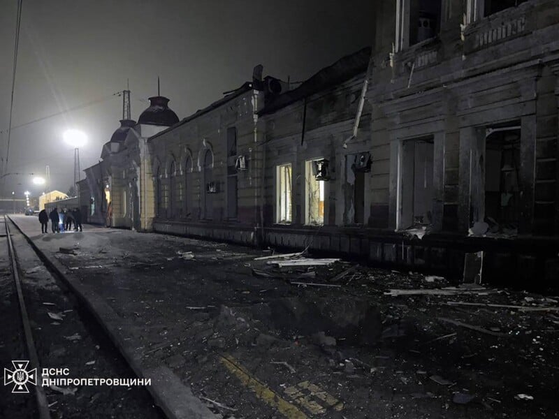 Через російський обстріл Дніпропетровської області є зміни в русі низки поїздів – УЗ