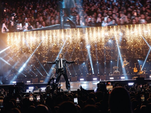 Хиты, блэкаут и звездные гости. Самые яркие фото с концерта Макса Барских в Киеве