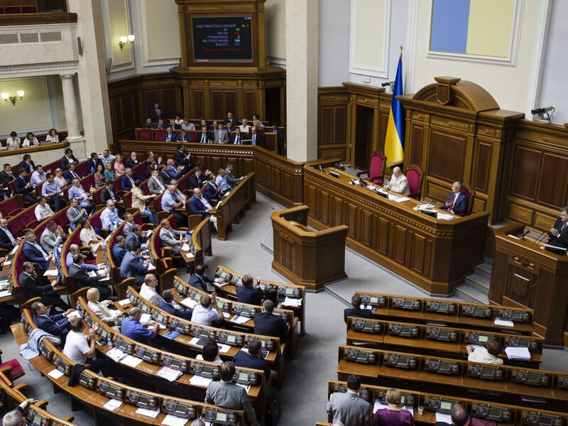 Залужний, Білецький, Порошенко. Соціологи назвали, за які партії проголосують українці в разі завершення війни