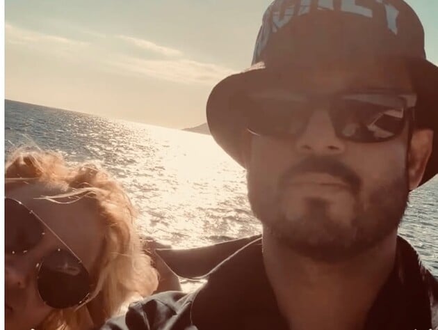 Океан, новий супутник і горілка. Спірс похизувалася відпочинком посеред океану