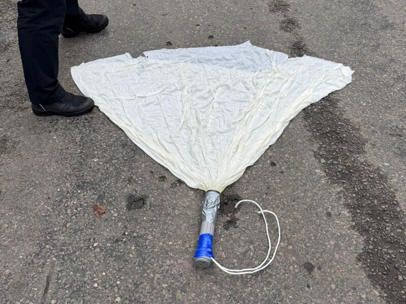 На Волыни обнаружили воздушный шар с контрабандой из Беларуси. Пакет, вероятно, летел в ЕС. Фото 