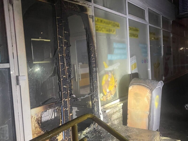 У Києві чоловік підпалив відділення "Укрпошти", думаючи, що допомагає СБУ – слідство