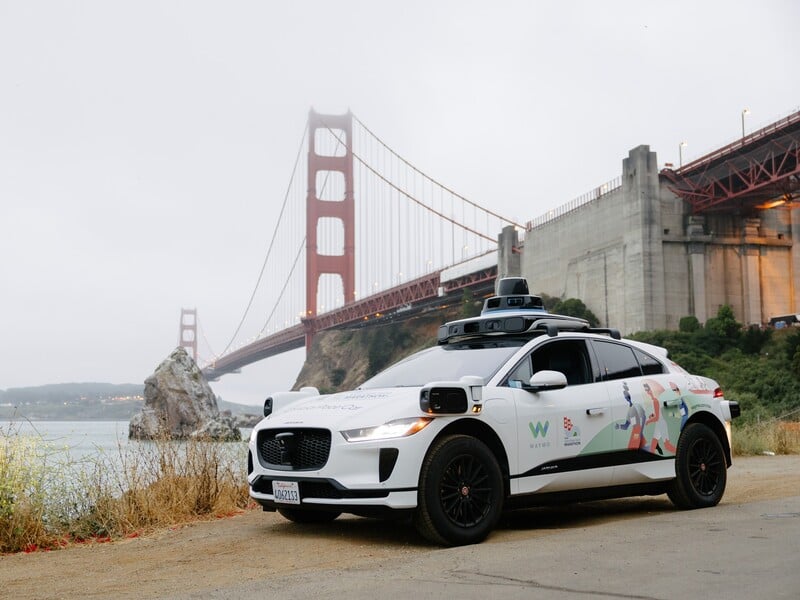 У Сан-Франциско жінка народила дитину в безпілотному таксі. Оператори помітили "незвичну активність"