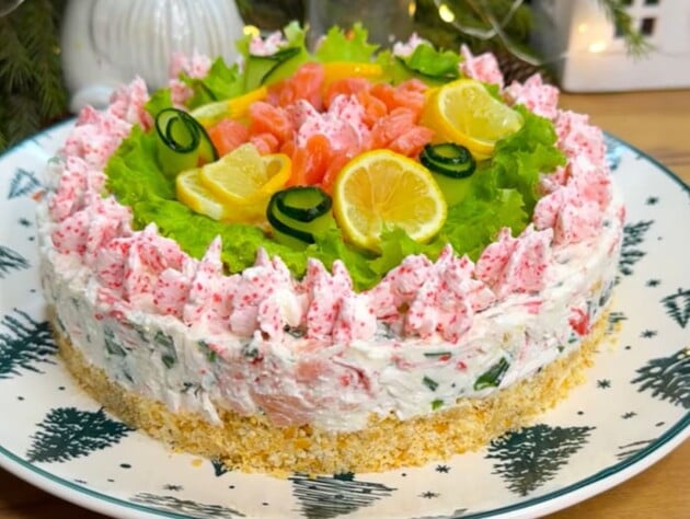 Смешайте это с крабовыми палочками – и получится невероятно вкусный и нежный закусочный торт. Рецепт