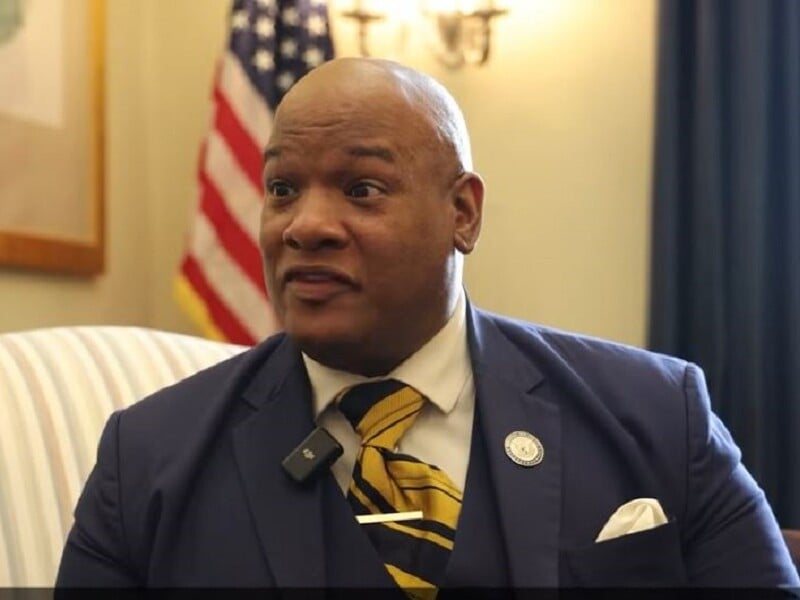 Наближений до Трампа пастор Бернс висловився про корупцію в Україні й жінку-президента