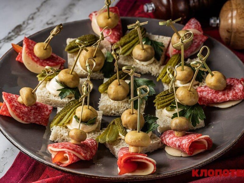 Якщо зробите канапе раніше – вони будуть несмачними. Правила формування закуски до святкового столу