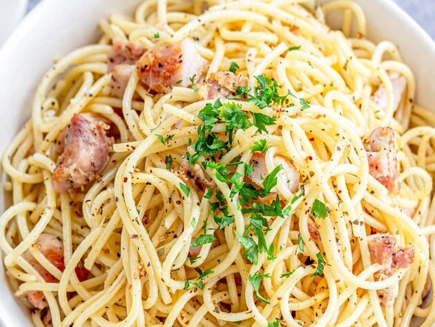 Макарони по-флотськи за цим рецептом готуються дуже просто. Перемішайте – і готово