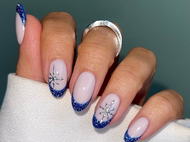 Розталі сніговики, нічний снігопад і класика. Найніжніші ідеї зимового манікюру для натхнення