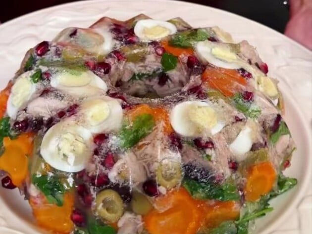 Змішайте це все – і поставте в холодильник. Найпростіший рецепт дуже смачного заливного