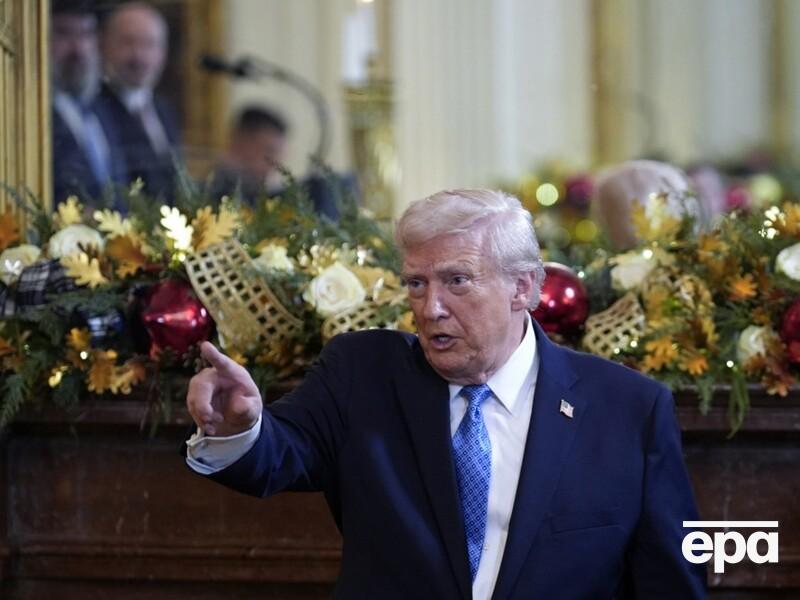 "Разючо вузьке" коло керує зовнішньою політикою США замість держінституцій, їм "приносять сумочки" – FT