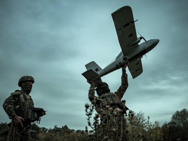 Зеленський попередив про скорочення виробництва дронів 