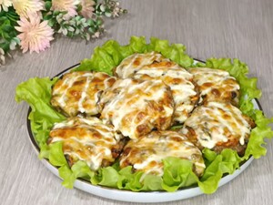 Всего 25 минут в духовке – и получится нежное мясо под шубой. Рецепт невероятно вкусной закуски