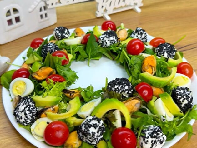 Приготовьте салат с мидиями – легкий, вкусный и без капли майонеза. Секрет – в этом божественном соусе