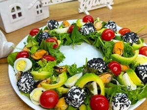 Приготовьте салат с мидиями – легкий, вкусный и без капли майонеза. Секрет – в этом божественном соусе