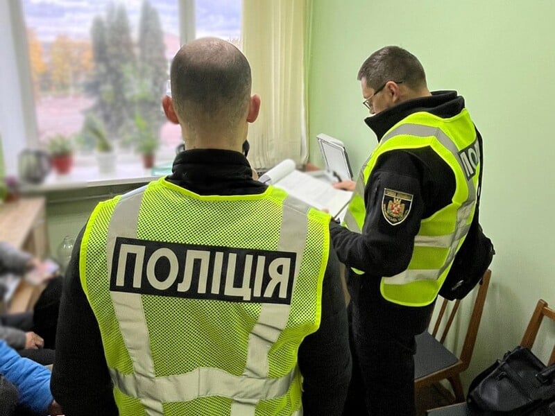 Після вбивства дитини і її матері біля Житомира слідство взялося за керівницю служби у справах дітей