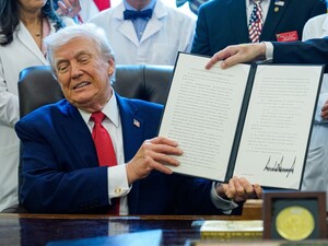 Трамп подписал ежегодный оборонный бюджет с помощью Украине