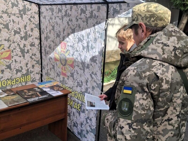 Військова омбудсменка назвала, хто має вручати повістки замість ТЦК