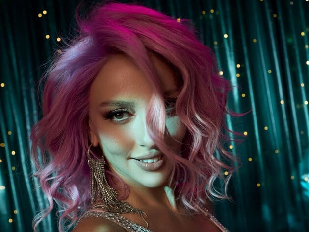 Полякова презентовала новогодний танцевальный хит. Видео