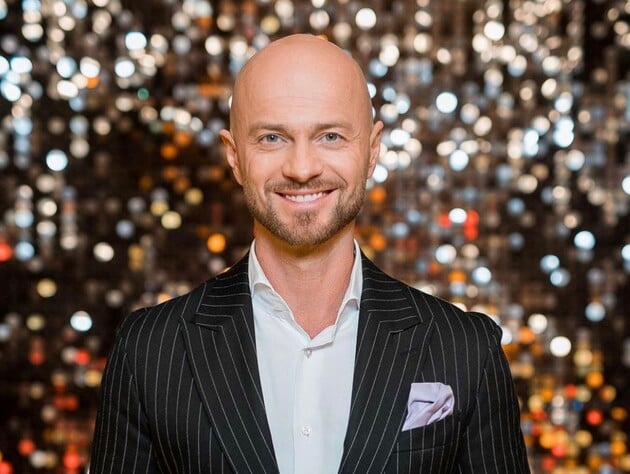 43-летний Влад Яма засветился в аэропорту Майами с усами и в очках. Фото до и после