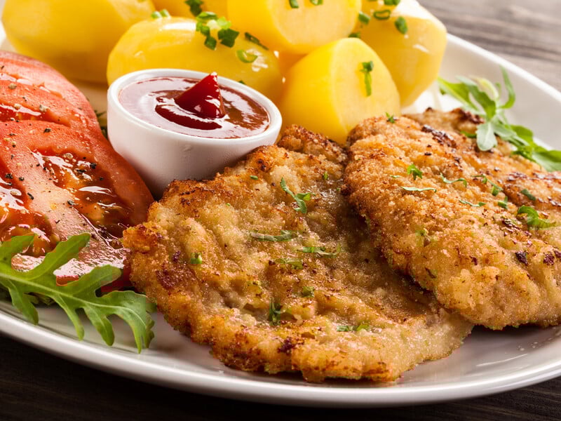 Приготовьте эти божественные отбивные по-закарпатски. Весь секрет – в кляре