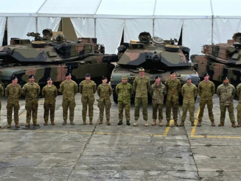 "60-тонный танк – через полмира". Австралия передала Украине десятки Abrams
