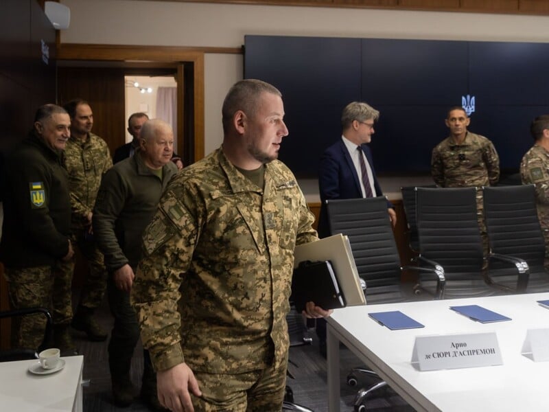 Україна обговорила із британцями і французами введення міжнародного військового контингенту