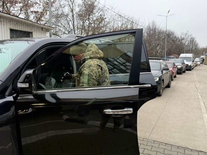 Розбомблений міст у Маяках поки не ремонтуватимуть. Чому росіяни його атакують?