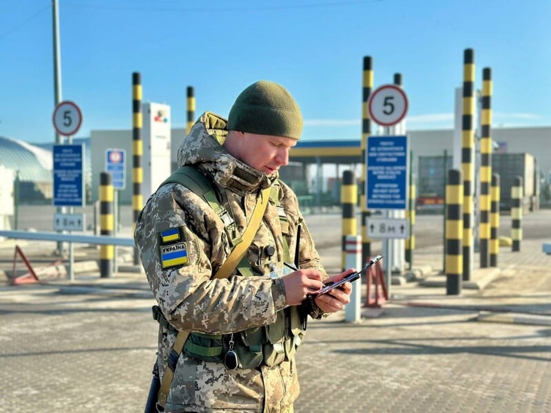 Понад 10 ударів по мосту в Маяках за добу. Україна й Молдова готують об'їзні маршрути 